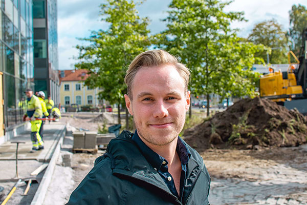 Alexander Eliasson är arbetsplatsansvarig på Fortnox, här vid nya huvudkontoret i Växjö