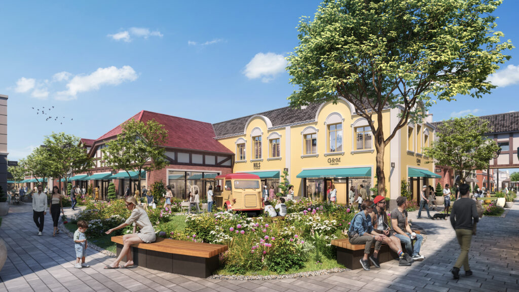 Uteservering med sittgrupper framför butikslokaler med stora fönster och planteringar.